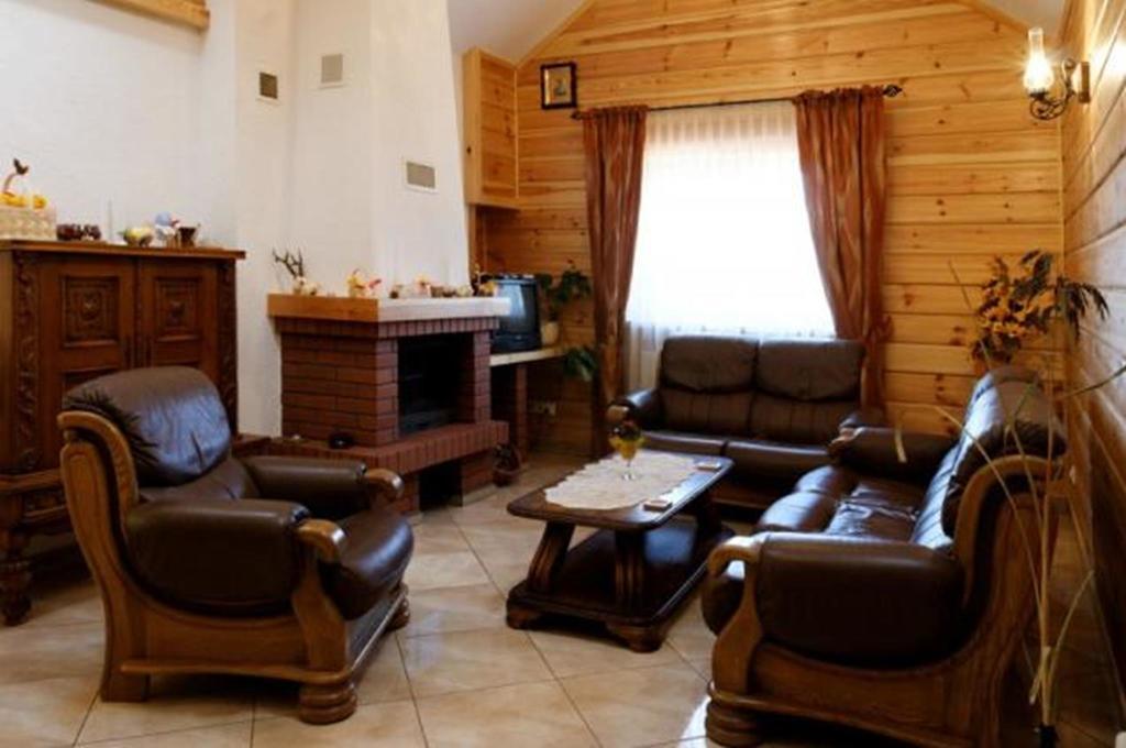 Pokoje Goscinne Na Skraju Puszczy Pogorzelce Exterior foto